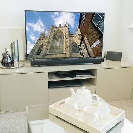 Apartman Penthouse With Gated Parking Close To Center