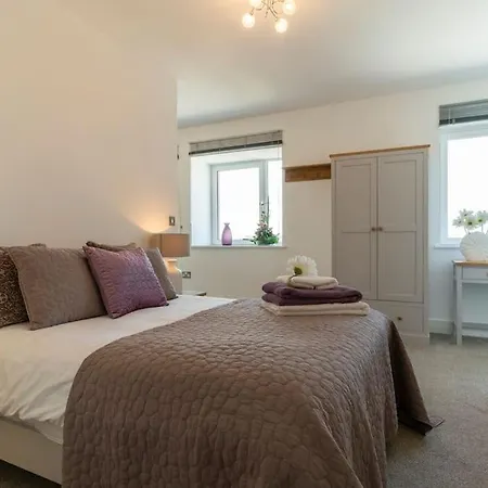 Apartman Penthouse With Gated Parking Close To Center *