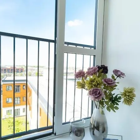 Penthouse With Gated Parking Close To Center