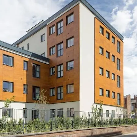Penthouse With Gated Parking Close To Center * York
