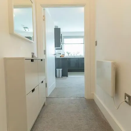 Apartment Penthouse With Gated Parking Close To Center