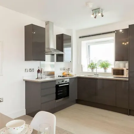 Apartment Penthouse With Gated Parking Close To Center *